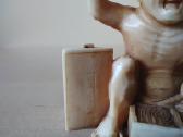 Netsuke ,berankis prašantis išmaldos'' - nuotraukos Nr. 9