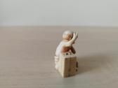 Netsuke ,berankis prašantis išmaldos'' - nuotraukos Nr. 11