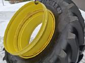 Dubliai traktoriui su 650/65r38 Michelin Multibib