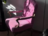 Klasikinio stiliaus rožinė sofa ir fotelis - nuotraukos Nr. 2