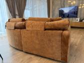 Didelė prabangi rudos/oranžinės spalvos sofa - nuotraukos Nr. 5