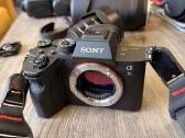 Sony a7 Riv fotoaparatas ir daug kitos įrangos - nuotraukos Nr. 2