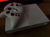 Xbox one s 780gb (1tb modelis)+controllers & games
