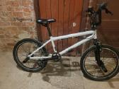 BMX dviratis triukinis