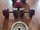 Giros ir hanteliai: 24 kg, 32 kg, 28 kg, 15 kg