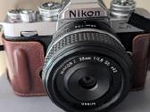 Nikon Z fc fotoaparatas su Nikkor Z 28mm f/2.8 Se