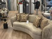 Sofa is ekspozicijos