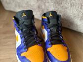 Jordan 1 Mid kedai