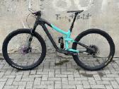 Norco Range C7.2 Karboninis dviratis ant dalių