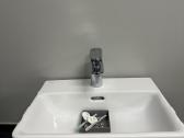 Praustuvas Laufen su Hansgrohe maišytuvu