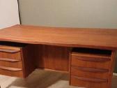 Mid-century modern rašomasis stalas