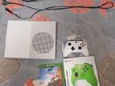 Xbox One S 1tb 2 pulteliai + diskinis žaidimas.