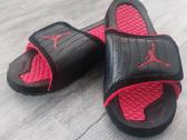 Naujos jordan vasarines slepetes