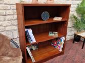 Vintažinė mid century tikmedžio knygų lentyna