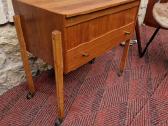 Vintažinis mid century tikmedžio staliukas/siūlinė - nuotraukos Nr. 2