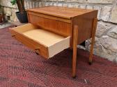 Vintažinis mid century tikmedžio staliukas/siūlinė - nuotraukos Nr. 11