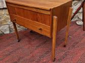Vintažinis mid century tikmedžio staliukas/siūlinė - nuotraukos Nr. 31