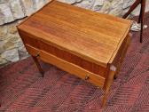 Vintažinis mid century tikmedžio staliukas/siūlinė - nuotraukos Nr. 32