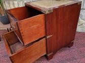 Vintažinė mid century raudonmedžio masyvo komodėlė - nuotraukos Nr. 15