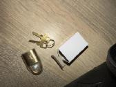 Juoda rankinė su auksinėmis detalėmis - nuotraukos Nr. 15