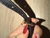 Juoda rankinė su auksinėmis detalėmis - nuotraukos Nr. 20