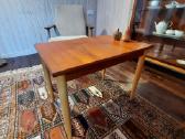 Mid century tikmedžio staliukas