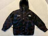 Kaws x The North Face Retro 1986 striukė