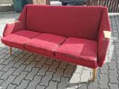 Minimalistinio stiliaus mid-century sofutė