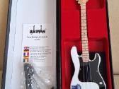 Iron maiden grupės Steve Harris miniatiūra gitara