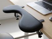 Ergonominė rankų atrama stalui