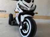Vaikiskas elektrinis motociklas