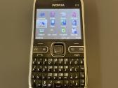 Nokia E72 su pakrovėju