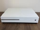 Xbox One S (1tb) Puiki būklė 3 žaidimai - nuotraukos Nr. 2