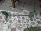 Atlenkiamas metalinis kronšteinas stalui