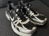 Nike batai