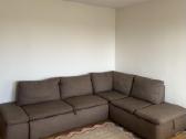 Sofa su gulima dalimi