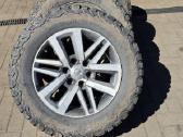 Toyota hilux ratai su padangomis