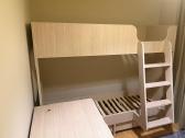 Dviejų aukštų lova ir dvivietis rašomasis stalas - nuotraukos Nr. 7