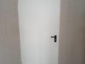 Baltos vidaus durys