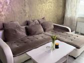 Sofa su miegama dalim apaitryne kur oda