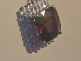 Auksinis 3,7ct Burmos špinelio pakabukas