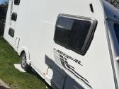 Swift cardinal 565 se prikabinamas namelis