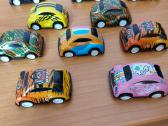 Žaisliniai automobiliai –užtraukiami, važiuoja pat