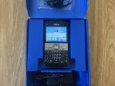 Nokia E5 su dėžute ir priedais