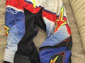 Alpinestars kelnes .