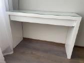 Ikea darbo/kosmetinis staliukas (kėdė dovanojama