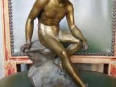Sena metaline statulele