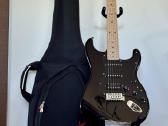Fender Squier Sonic Stratocaster Hss su priedais