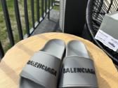 Balenciaga slepetes