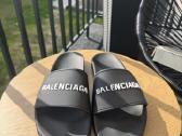 Balenciaga slepetes